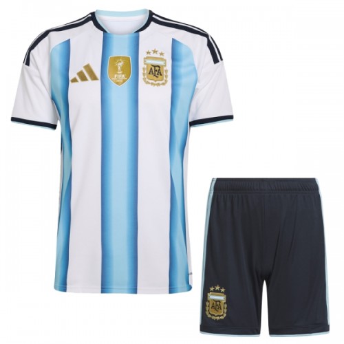 Conjunto Argentina Equipamento Principal Mundial 2026 - Criança Conjunto Argentina Equipamento Principal Mundial 2026 - Criança