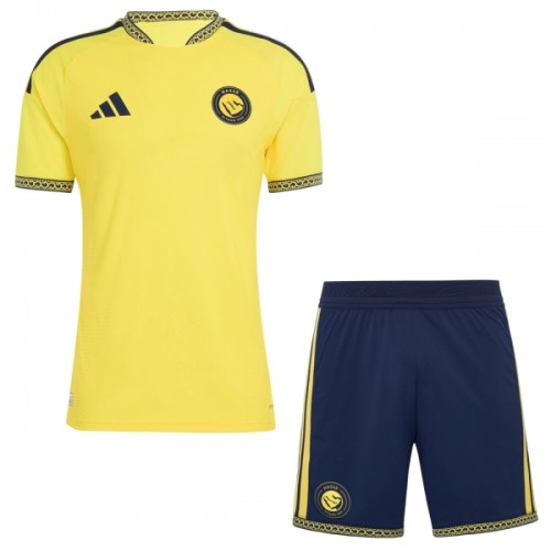 Conjunto Al Nassr Equipamento Principal 2026-27 - Criança Conjunto Al Nassr Equipamento Principal 2026-27 - Criança