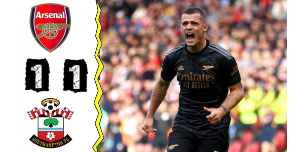 Árbitro com penalidade repetidamente disputada, Draw 1-1 do Arsenal contra Southampton