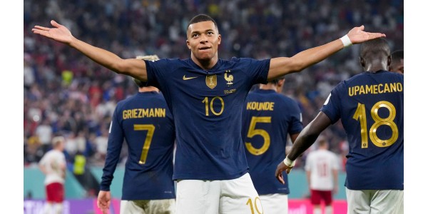 França 2-1 Dinamarca, tornando-se a primeira equipa a avançar França 2-1 Dinamarca, tornando-se a primeira equipa a avançar