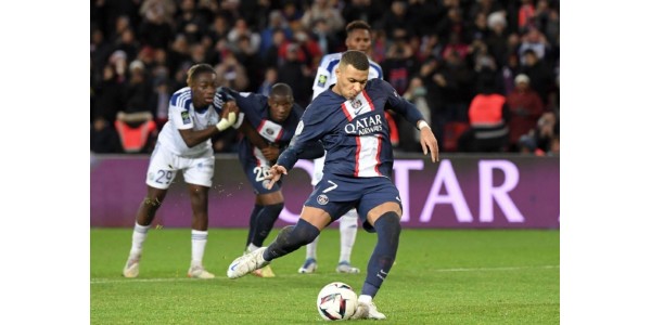 PSG 2-1 Strasbourg, lenda do tiro de Mbappé