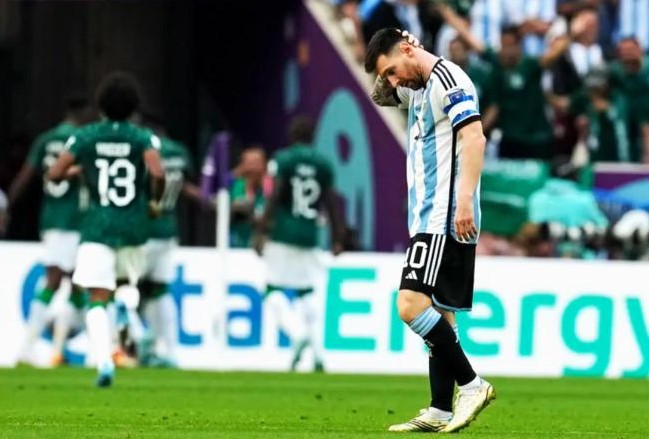 A primeira partida da Argentina na Copa do Mundo, perdeu por 1-2 para a Arábia Saudita