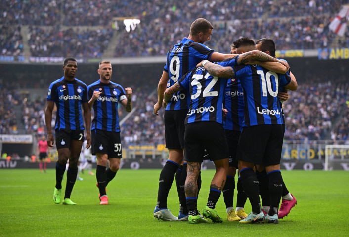 Inter de Milão derrotou facilmente o FC Viktoria Plzen por 4 a 0, avançou para as oitavas de final